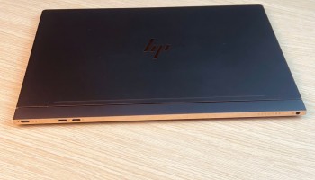 Laptop xách tay HP spectre AF13 i7 8550u raqm 16gb ssd 512gb 13.3inch Full HD màu gold Blue siêu mỏng giá rẻ