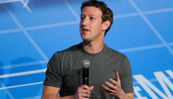 Vừa mất hàng tỷ USD, Zuckerberg vẫn im lặng trước scandal