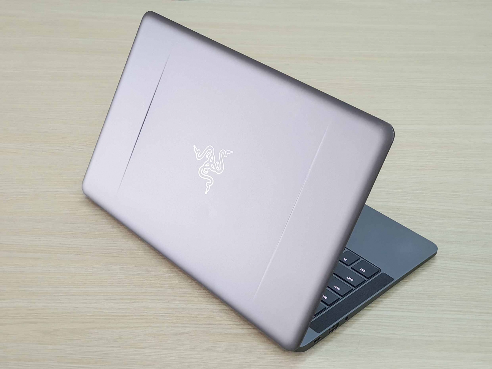 Laptop Razer RZ09-01964E31 i7-7500U Ram 16GB SSD 256GB 13.3
