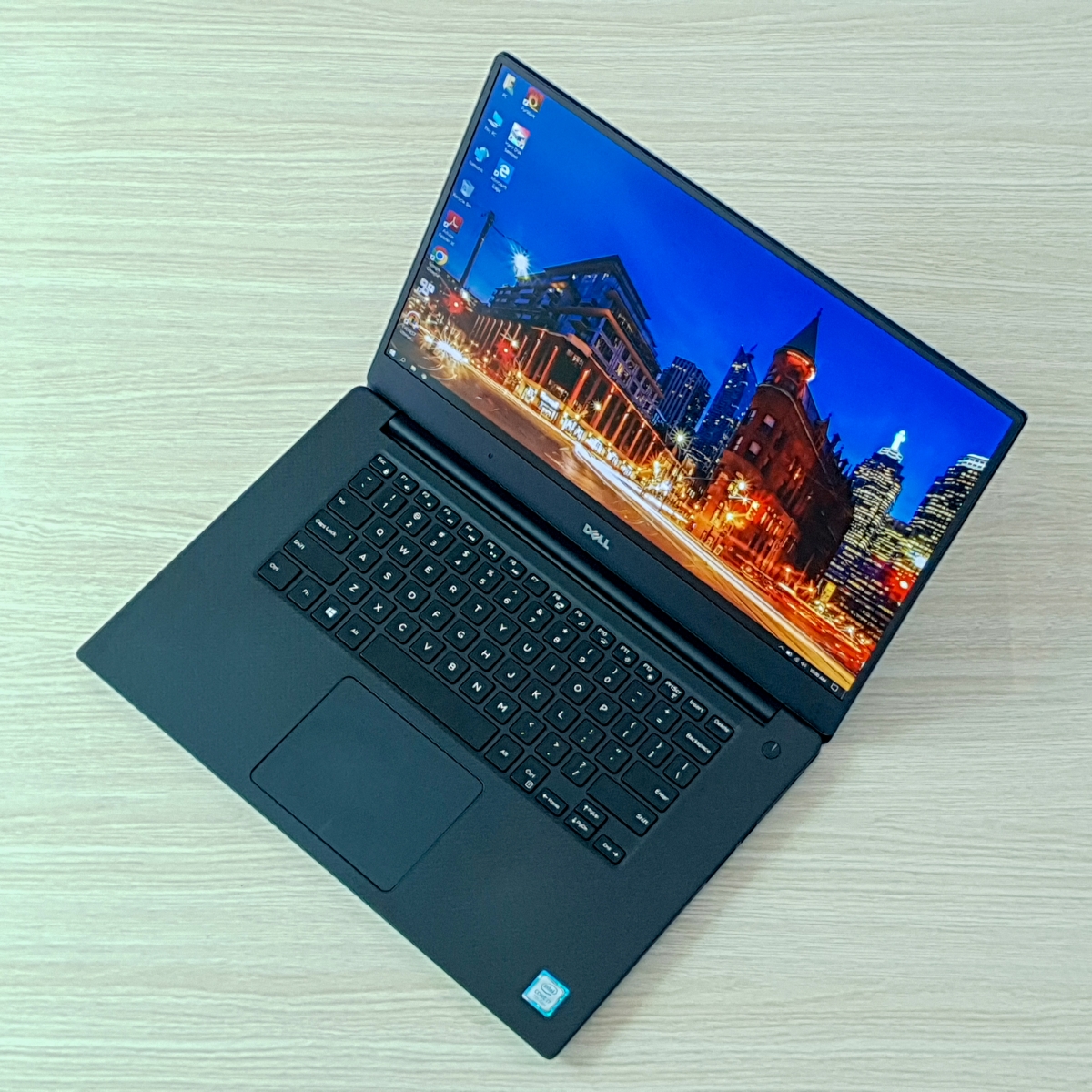 Precision 5520 i7-7820HQ 16GB 256GB VGA M1200 15.6 Inch FHD