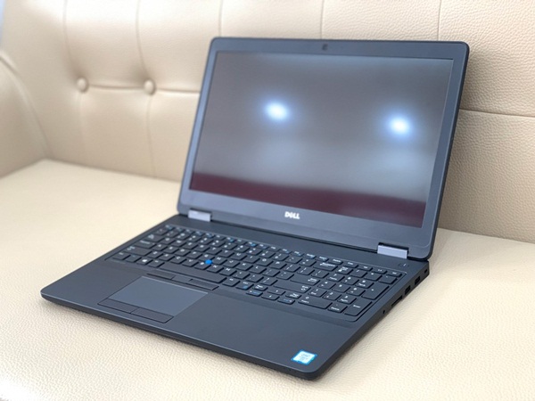 Laptop chuyên game Dell E5570