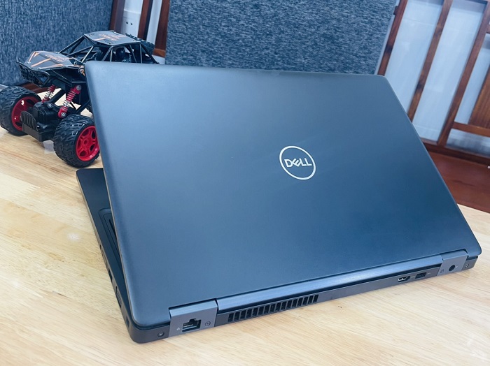Laptop cũ chuyên game Dell E5580