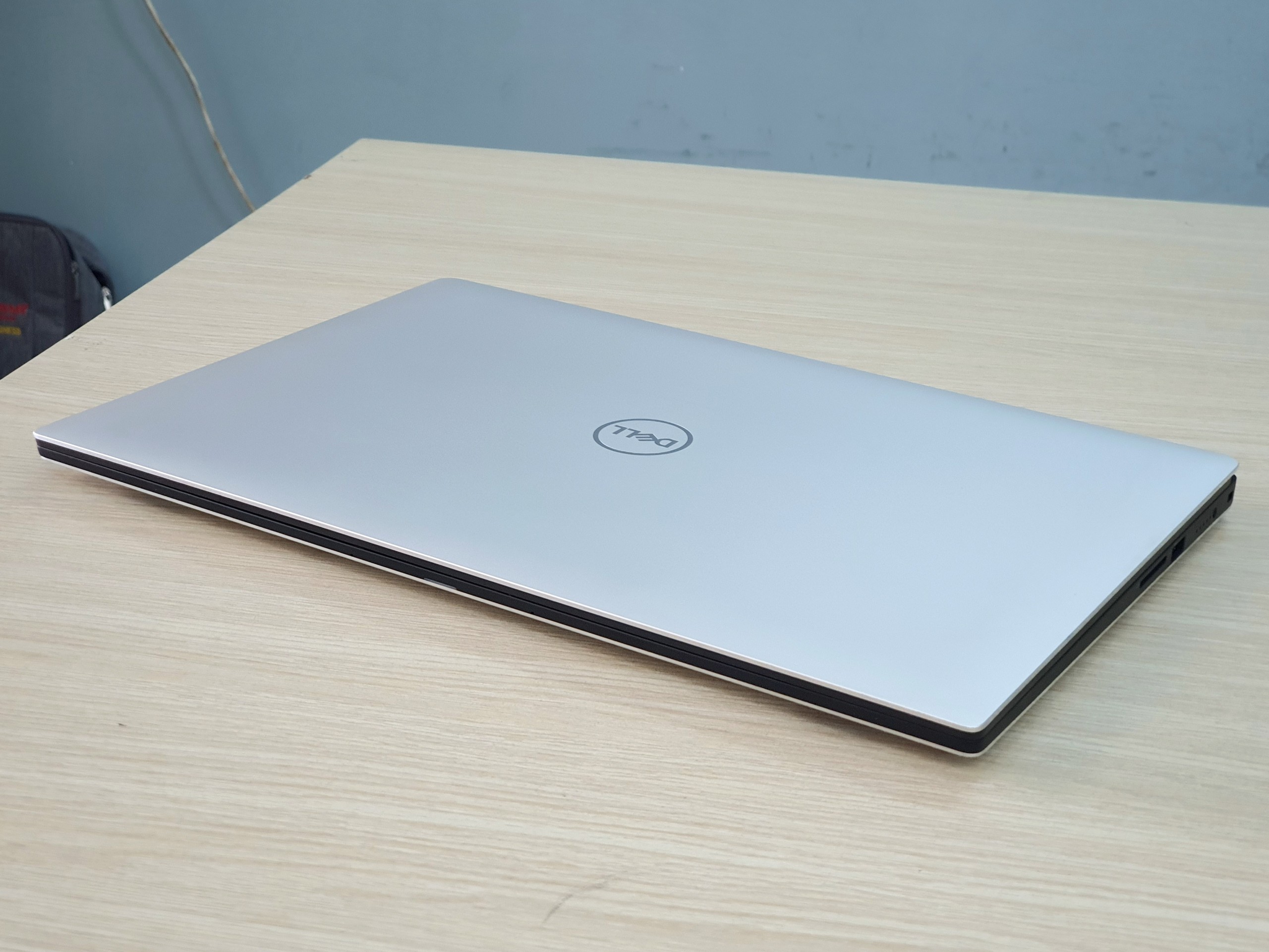 Dell Precision 5540 i9-9880HK – Laptop Xách Tay Giá Rẻ, Máy Trạm Chuyên Thiết Kế Đồ Họa Đáng Mua Nhất Hiện Nay