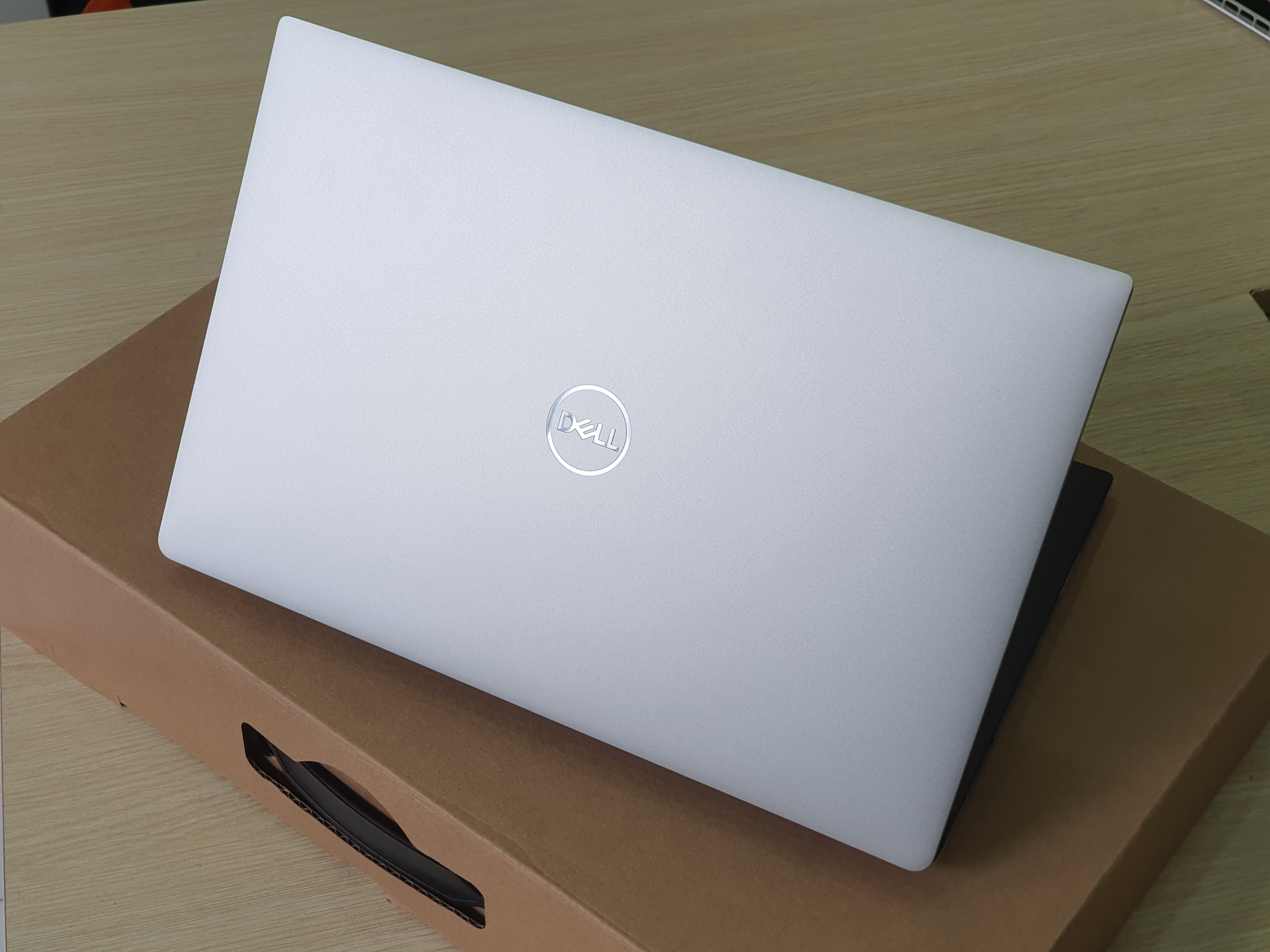 Dell XPS 13 9305 i7 1165G7 Ram 16gb ssd 256gb 13.3inch FHD cảm ứng laptop doanh nhan mong nhe cao cap dang mua