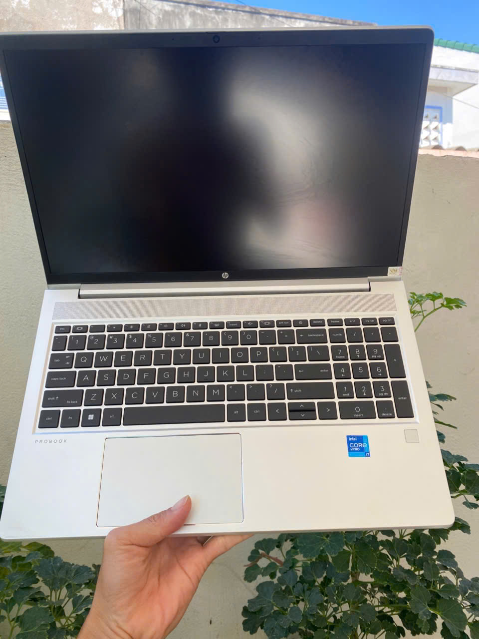 HP ProBook 650 G8 là dòng laptop doanh nhân tầm trung nhưng giá khá rẻ
