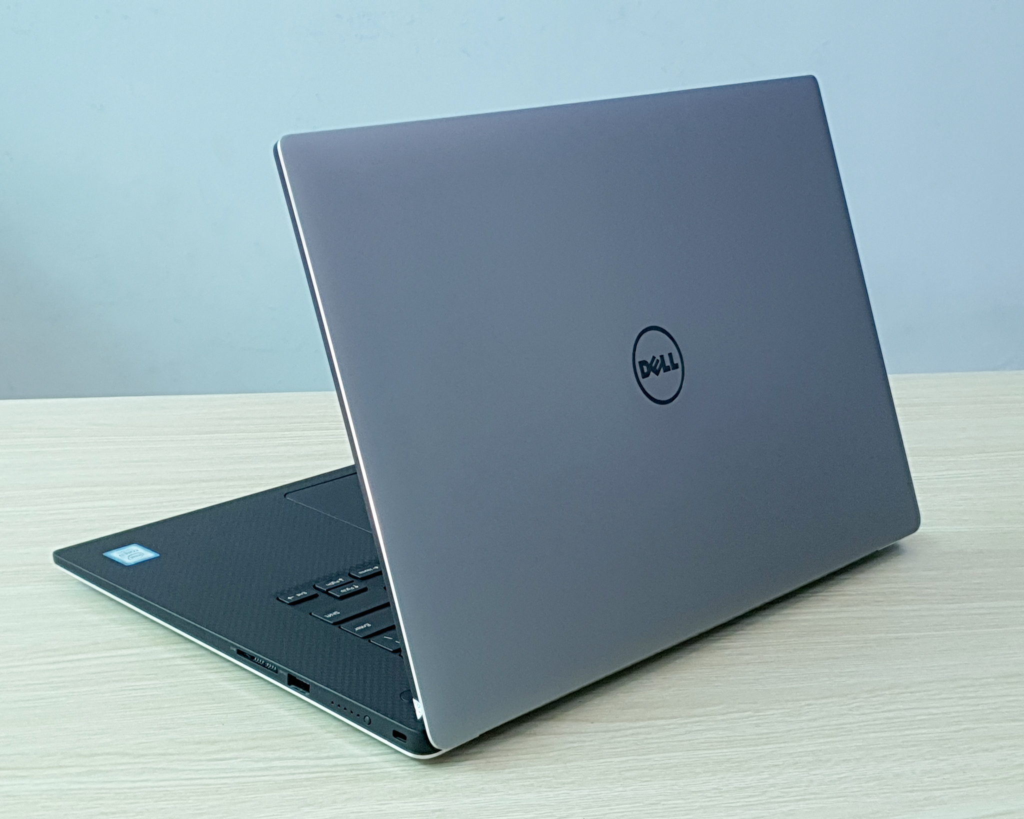 Dell precision 5520 i7 7820HQ 16GB 256GB