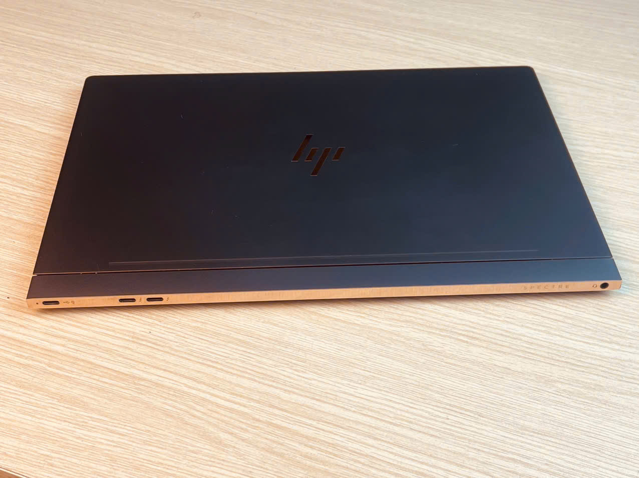 Laptop xách tay HP spectre AF13 i7 8550u raqm 16gb ssd 512gb 13.3inch Full HD màu gold Blue siêu mỏng giá rẻ