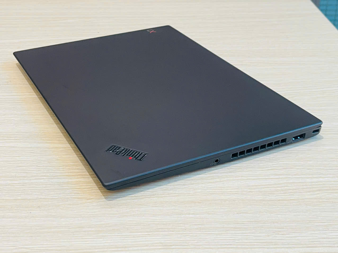 laptop xách tay Thinkpad x1 gen 7 i7 8565u ram 16gb ssd 256gb 14inch full hd xách tay giá rẻ
