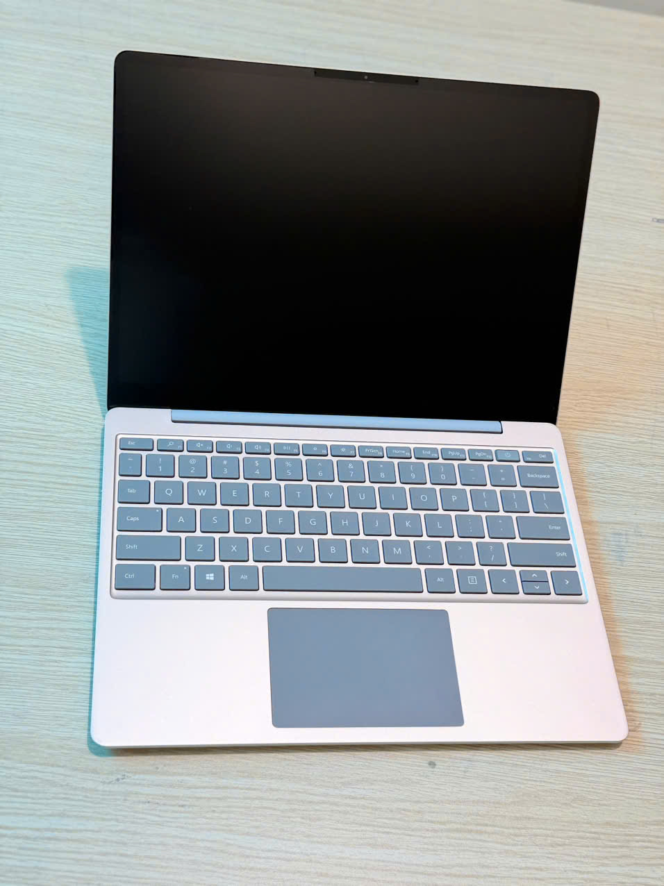 So sánh chi phí sử dụng sau 5 năm giữa Surface Laptop Go i5 1035G1 và Dell Latitude 5410 i5