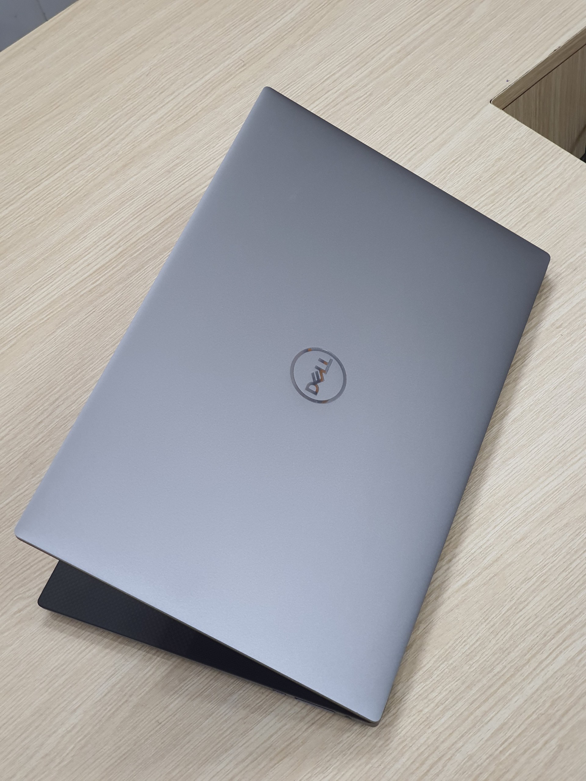 So sánh Dell Precision 5560 và Dell XPS 9510 Laptop đồ họa đỉnh cao