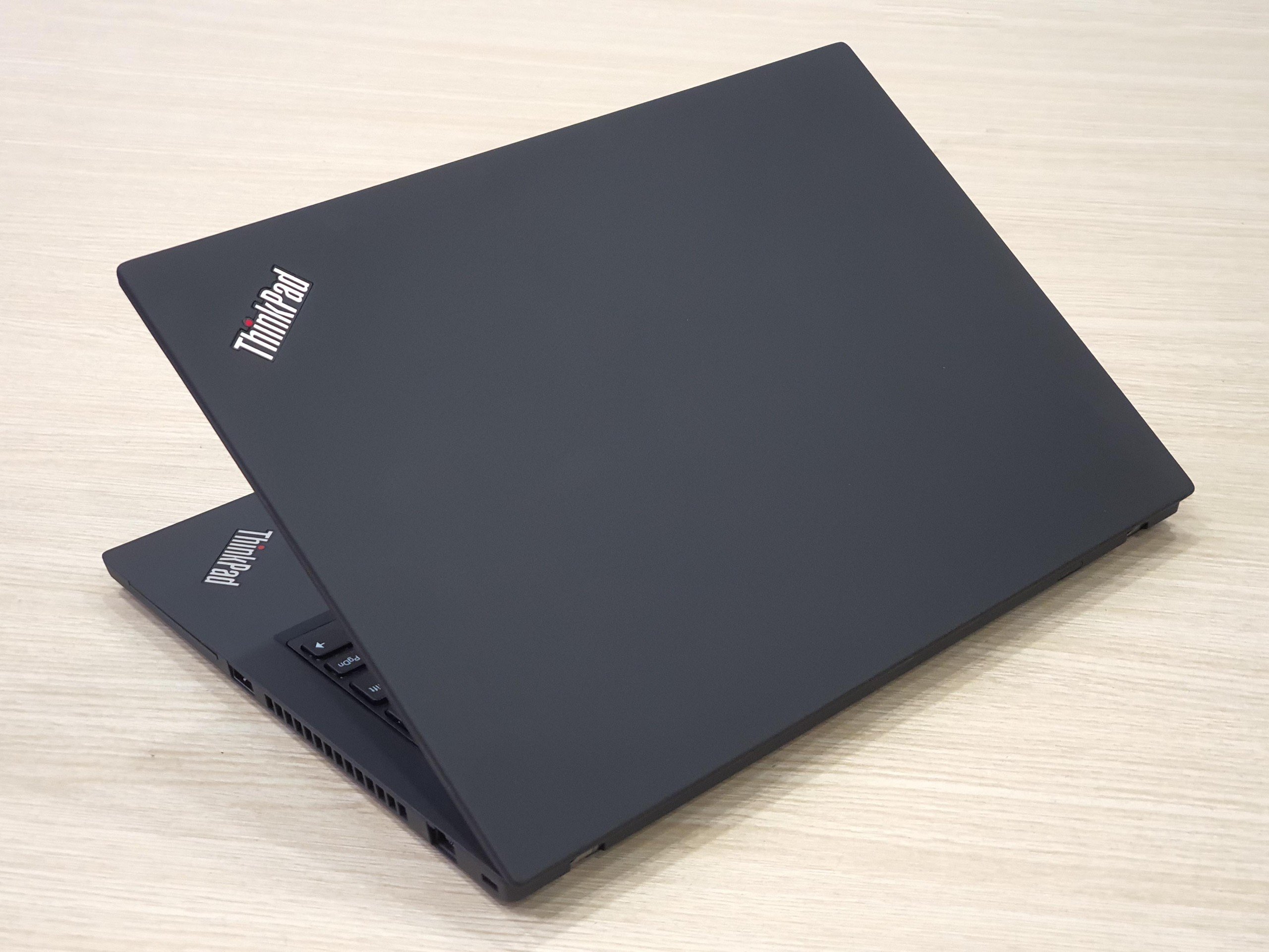Thinkpad T14 i7 10th ram 16gb ssd 512gb 14inch full hd cam ứ