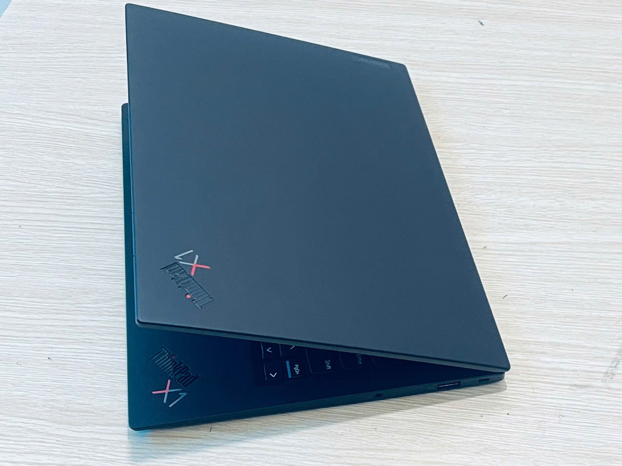 ThinkPad X1 Carbon Gen 9 i7-1185G7 RAM 16GB SSD 256GB giá tốt