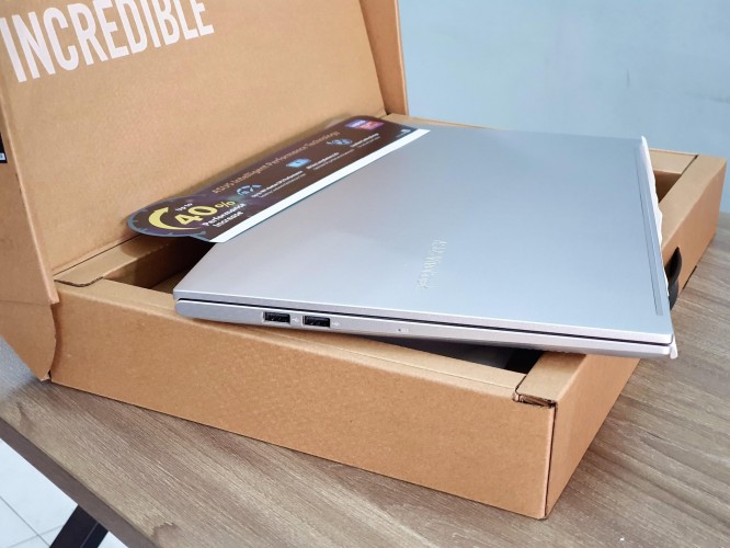 Laptop Asus Vivobook M513UA-EJ704W