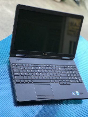 Laptop Dell E5540 core i7 4600u ram 8gb ssd 256gb 15 inch xách tay giá rẻ game đồ họa ok