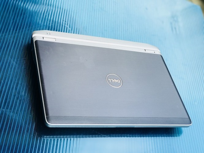 Laptop Dell E6220 mini core i5 thế hệ 2 Ram 4GB HDD 320GB 12 inch giá rẻ.