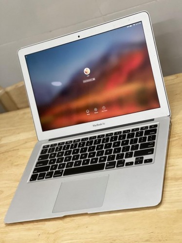 Macbook air 2015 Core i5 ram 8gb ssd 256gb 13 inch vỏ nhôm nguyên