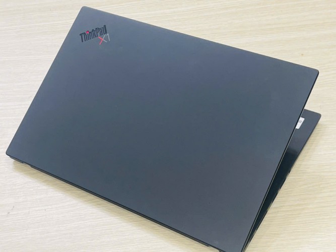 Thinkpad X1 carbon gen 10 i7 1260p ram 32gb ssd 512gb 14inch Full HD ips win 11