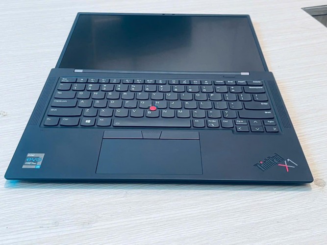 thinkpad x1 carbon gen 9 gia re